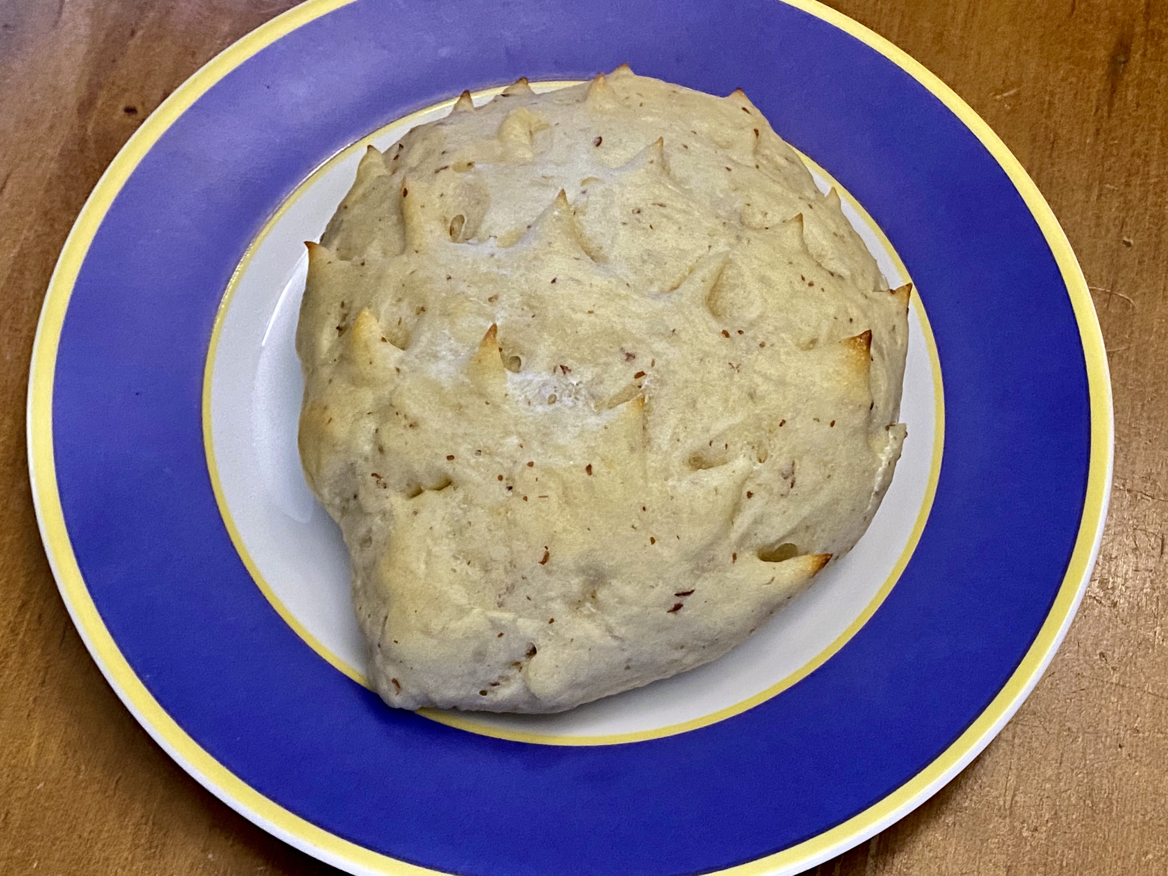 A bread roll in the shape of a hedgepig.